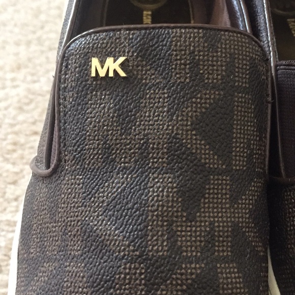 Michael Kors Keaton Logo slip on sneakers! - Picture 2 of 8